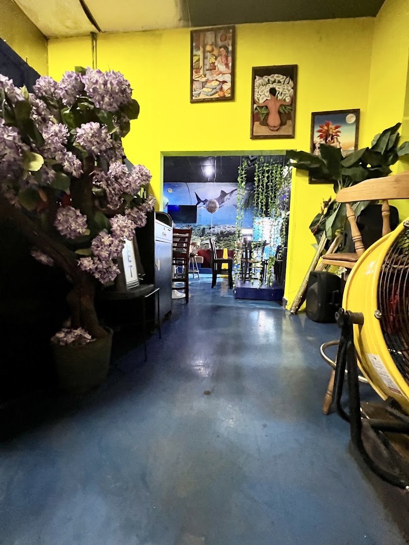 Mariscos La Doña storefront in Los Angeles.